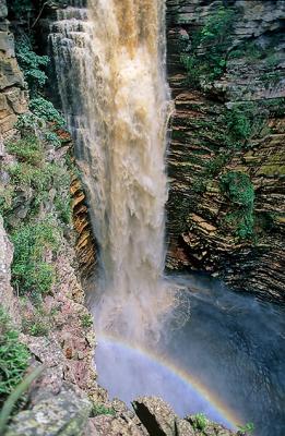 Cachoeira do Buracão com arco íris