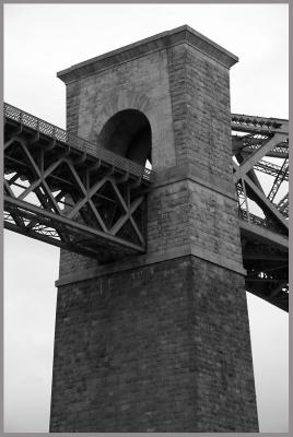 u47/andydunn/medium/40039734.forthrailbridge1.jpg