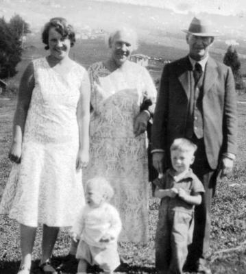Mary (Smith) Hofer, Grace & Leander Smith, Kathlyn & Richard Hofer, 1931