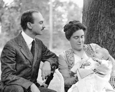 Stewart & Stella with Dave at Woodlands, 1917