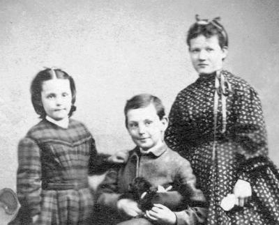 Marion Minnie, William, & Helen Nellie Burgess, 1868.jpg