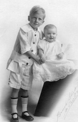 Erwin Julius & Margery Mia Henning, abt. 1916