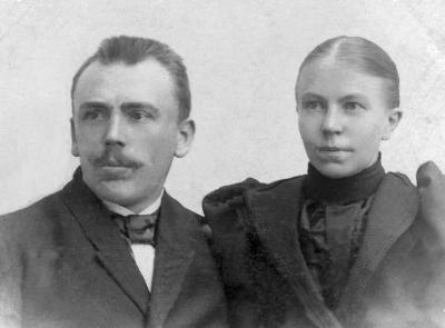 Gerhardt John Hofacker & Anna Maria (Prse) Sommer Hofacker abt. 1893 in Essen, Germany