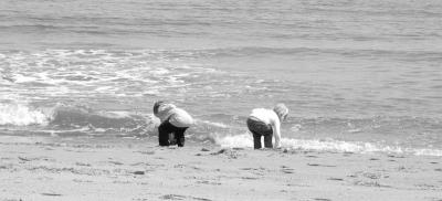 u47/bieglers4/medium/30042572.NoahHannahBeach.jpg