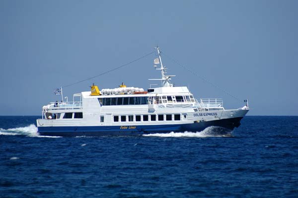 Excursion boat to Delos