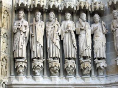 Amiens: six apostles, Peter on the left
