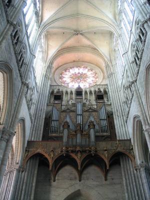 Amiens: rose window and organ
