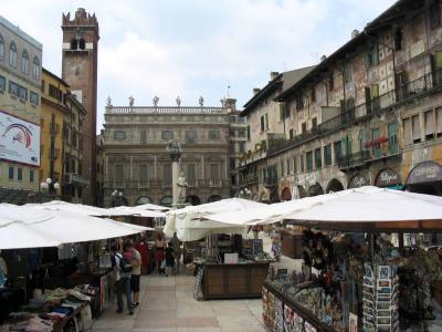 Piazza Erbe, market day