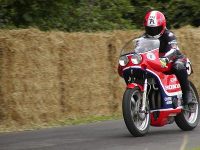 u47/burlsey/medium/30728166.Goodwood_FOS_2004_025.jpg