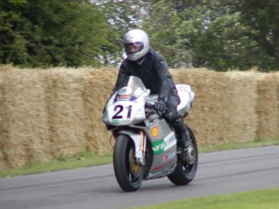 u47/burlsey/medium/30728168.Goodwood_FOS_2004_027.jpg
