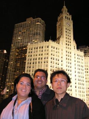 Con Mayela y Tao en el Wrigley Building de Chicago