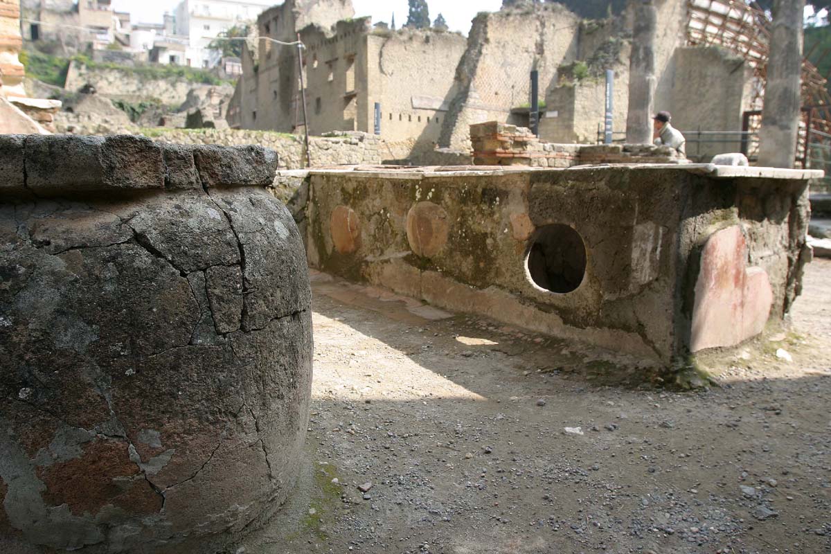 Food and drinks were kept in the clay pots.