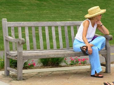 18 JUN 04 LADY ON BENCH