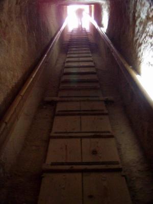 Entrance to the Queen Pyramide.JPG