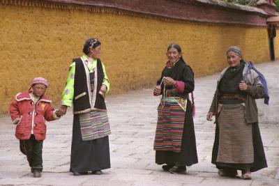 Norbulingka Visitors