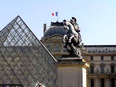 Paris Pyramid & Louvre