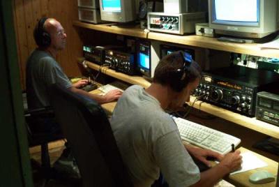 Operating DFCG  with DJ7EO in foreground in WAE SSB 2002