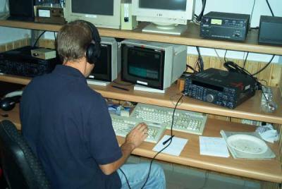 DH5HV operating DFCG on 80m in WAE 2001