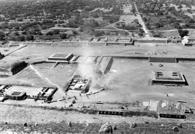 Teotihuacan, tornado gezien vanaf de piramide van de zon