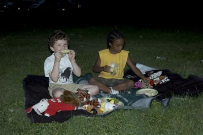 u47/eddconboy/medium/34104078.DanielPicnic.jpg
