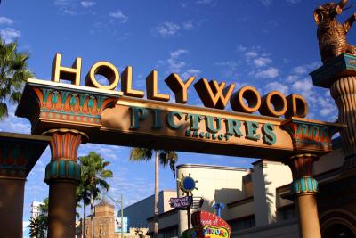 Hollwood Pictures Sign