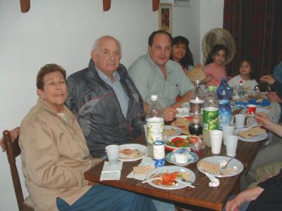 ZumuyZalman bar Saitowitz with wife Shila & Son Tedi with wife Vivian and Grandchildren       .jpg