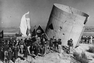 טקס הסרת הלוט מפסל אנילביץ ביד מרדכי - 1950