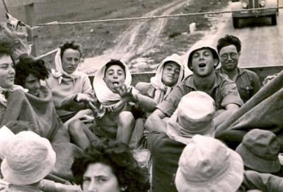 על המשאית, חזרה מטיול מצדה - פסח 50