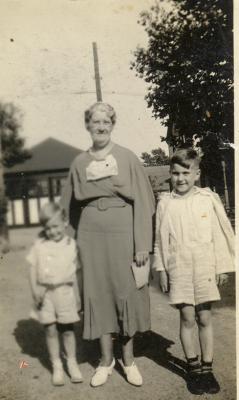 F52UncleHarrysGrandsonWifeBob.jpg