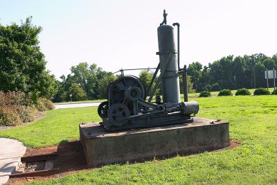 This device was used to winch locomotives and railcars to the sandblaster for cleaning prior to painting.