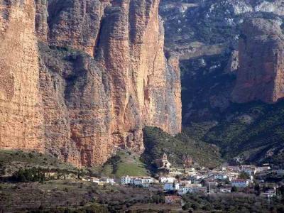 Riglos, le village