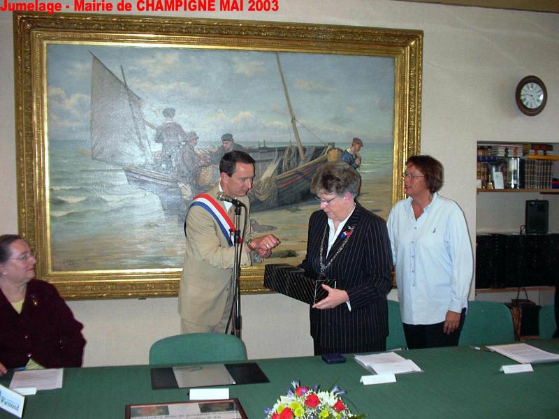 In t gemeentehuis van Champign - La mairie de Champign