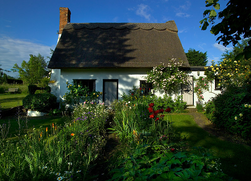 Easter Cottage - Early Morning by Jono Slack
