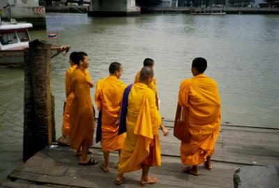u47/lcarlsen/medium/40009548.bTHAI3082_Monks_Bangkok.jpg