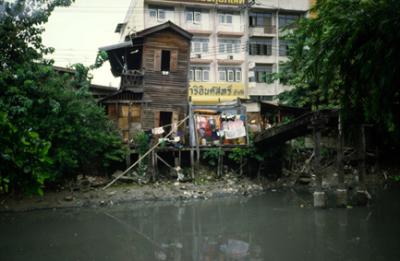 u47/lcarlsen/medium/40009551.bTHAI3085_Slum_Bangkok.jpg
