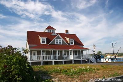 House at Muskegon South Pierhead