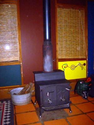 u47/liv2day/medium/30761039.cabinwoodstove.jpg
