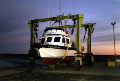 u47/lundy/medium/30047872.BoatLaunchsunsetedit.jpg