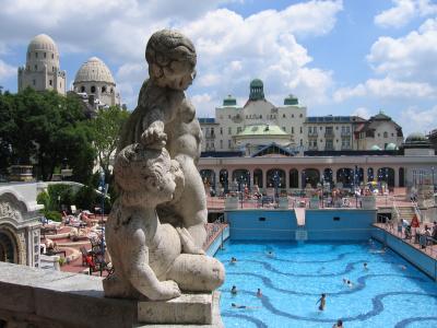 outdoor swimming pool in Gellert