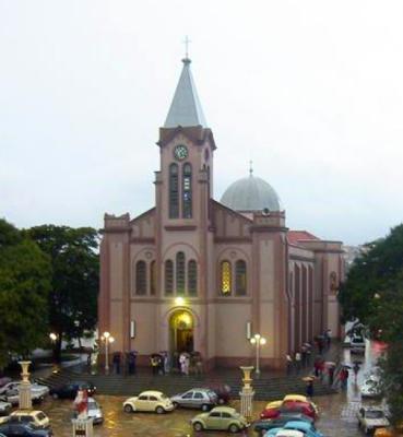 Church in Paraisopolis.jpg