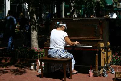 One of the more unusual buskers on the mall