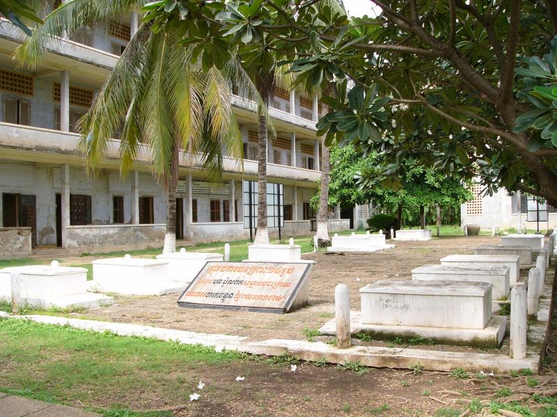 14 graves of the last people tortured (1979)