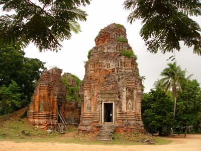 Built by Yasovarman I (founder of the first city at Angkor)
