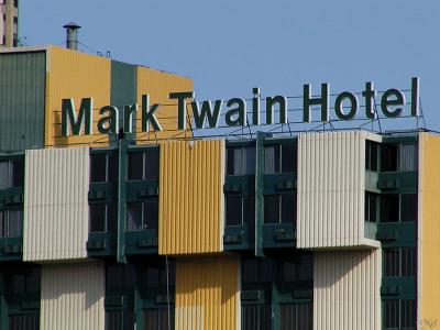 Mark Twain Hotel.jpg(375)