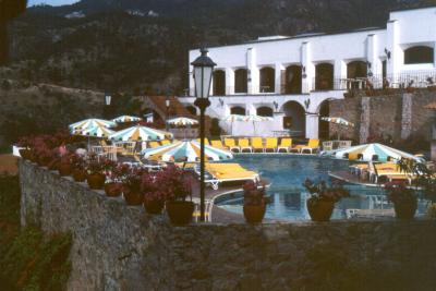 u47/ngruev/medium/30468190.Taxco08.jpg