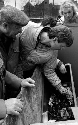 Amsterdam - Browsing through the garbage (1985)