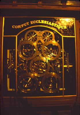u47/pb12/medium/40015723.StrasbourgorReimscathedralclock.jpg