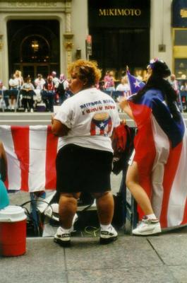 u47/photos75/medium/33980129.5thAnenuePuertoRicanParade1.jpg