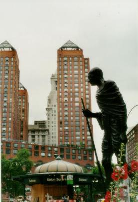 u47/photos75/medium/33997326.UnionSquareandGandhisStatue.jpg