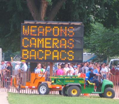 u47/pippo5/medium/30008699.106_0660weapons.jpg